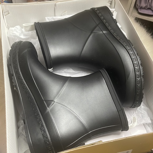Micheal Kors ankle rain bootie - Picture 14 of 14